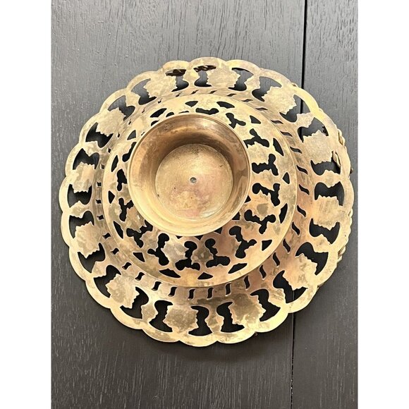 Brass footed filigree basket w handle peacock leaves moveable handle ornate - Picture 6 of 8